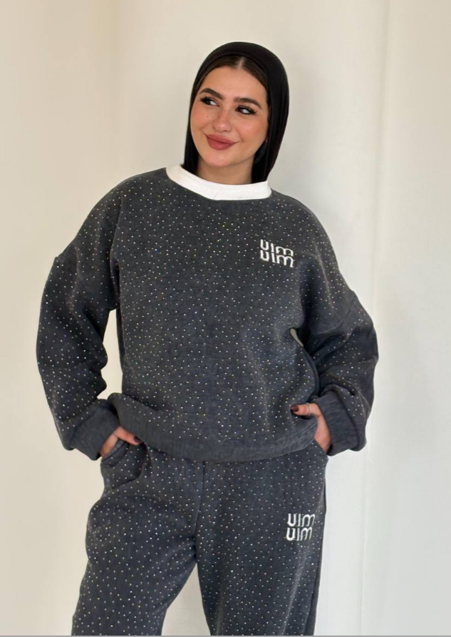 سوت Miu Miu المحجرة بالتطريز والاسترس ✨💎