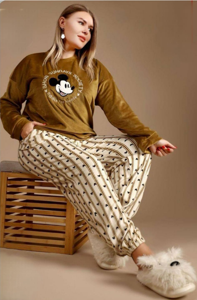 Cozy Mickey Velvet – ترنج قطيفة بلس سايز