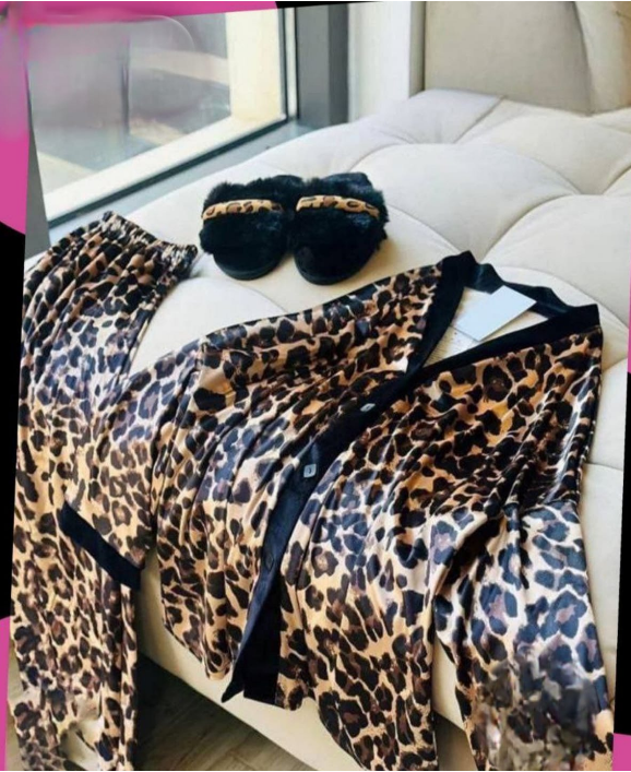 Luxe Leopard Velvet Set – بيجامة ليوبارد قطيفة فاخرة