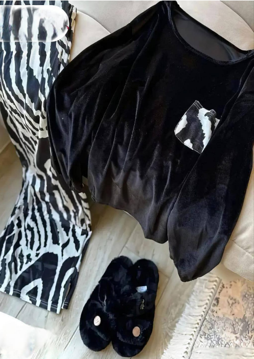 بيجامة Cozy Tiger – قطيفة مبطنة