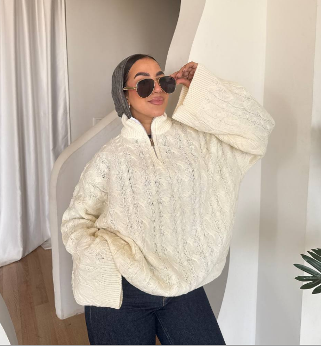 بلوفر أوفر سايز صوف ناعم برقبة نص سستة