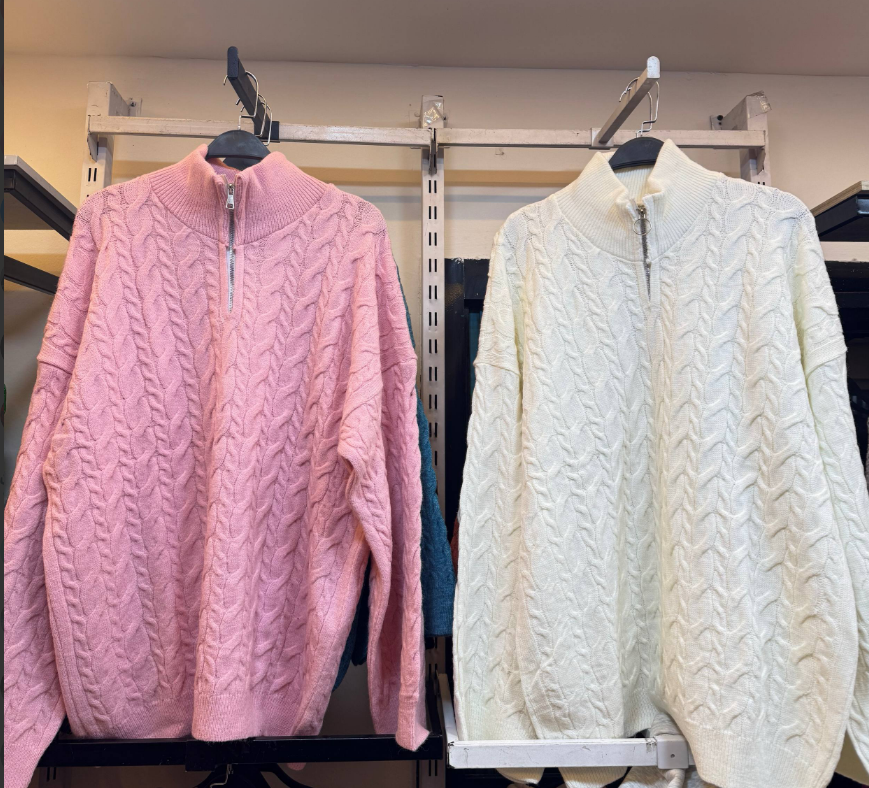 بلوفر أوفر سايز صوف ناعم برقبة نص سستة