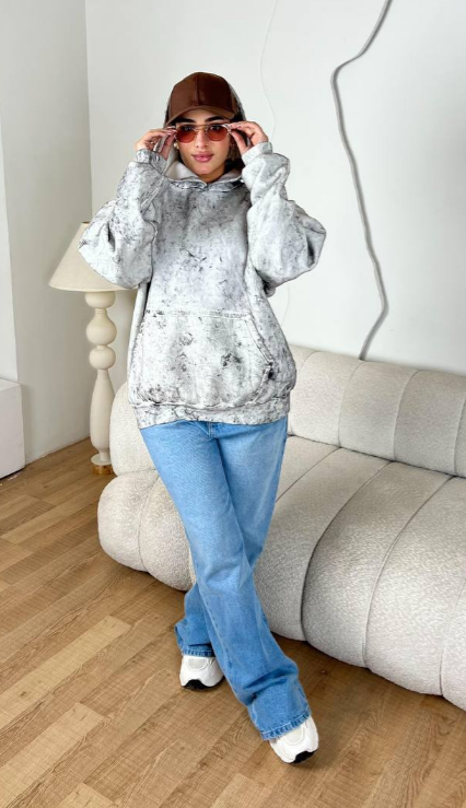 هودي محجّر بطباعة خلفية تريندي