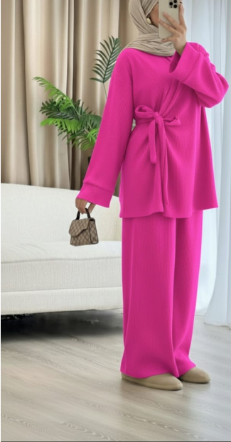 سوت لف قطعتين – نعومة وفخامة 🌸