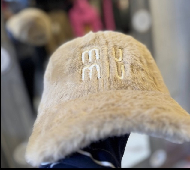 كاب فرو Miu Miu الترندي – Miu Miu Winter Fur Cape